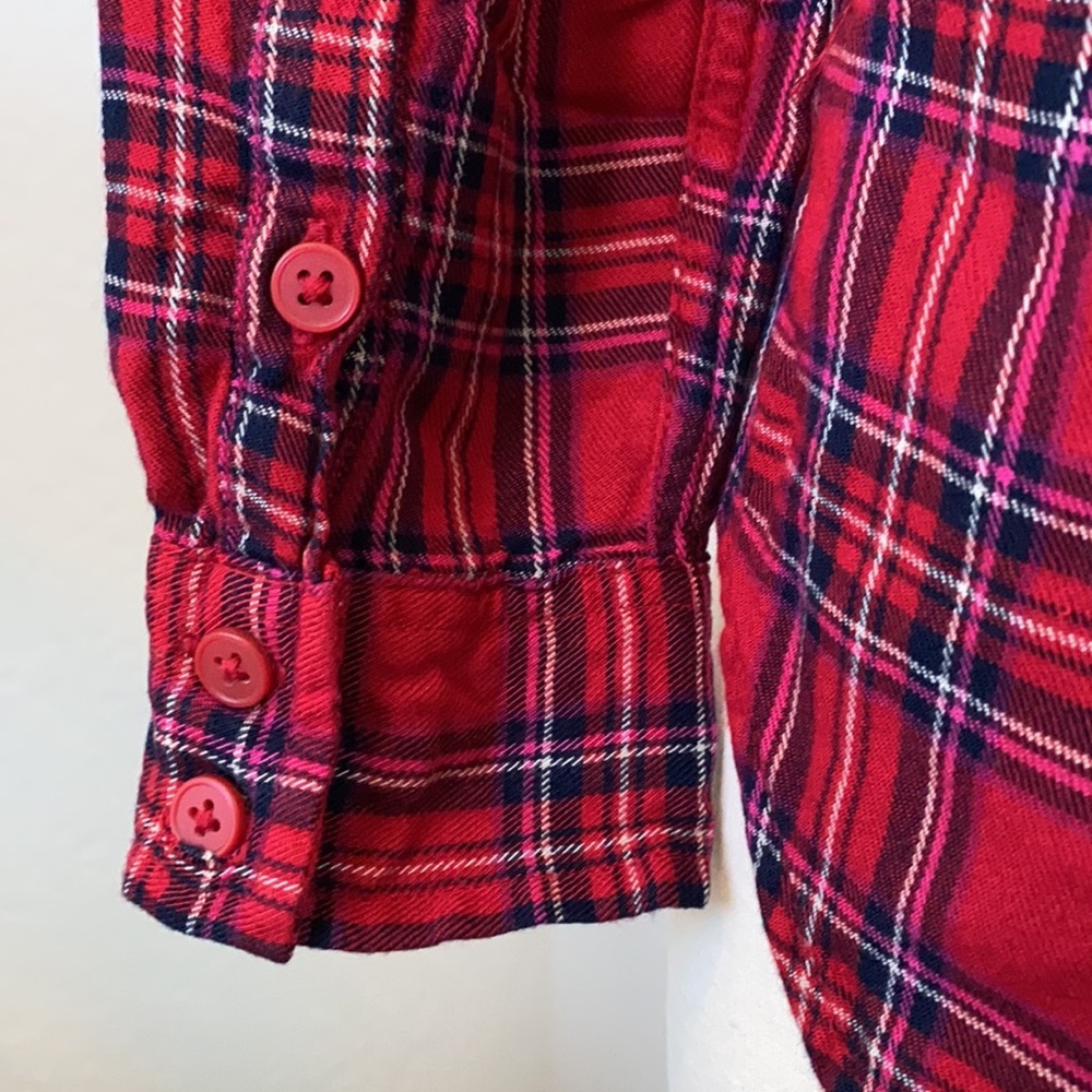 3/$25 🌟 Universal Thread Top - Picture 5 of 6